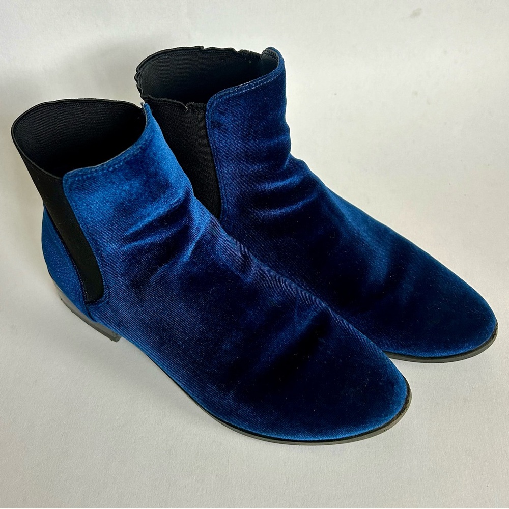 Blue velvet boots